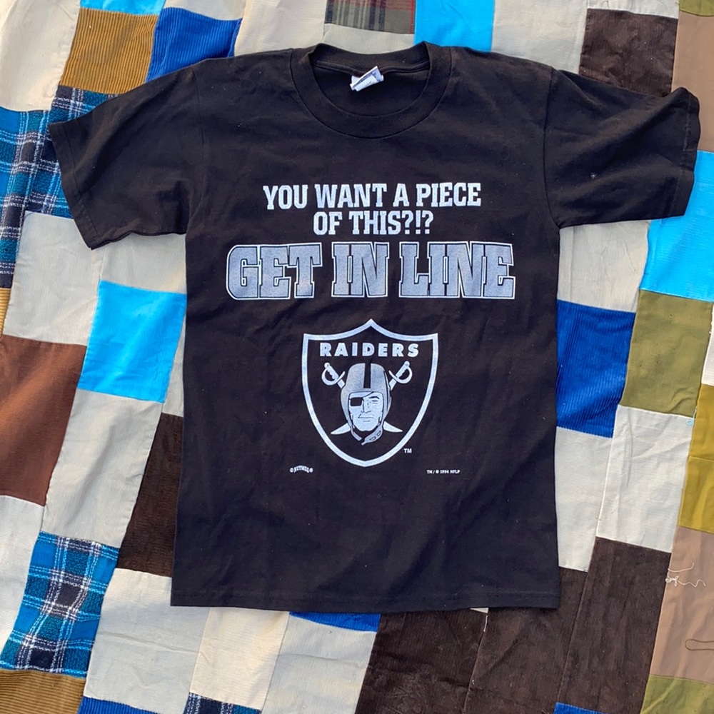 For sale is a vintage Dead stock 1994 Los Angeles raiders nutmeg t-shirt